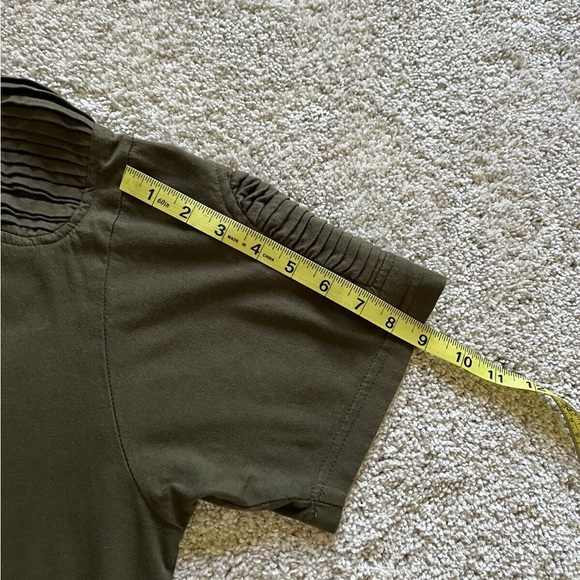 Makobi Men’s Army Green T Shirt With Pleats And Zippers Size Large - Picture 9 of 11